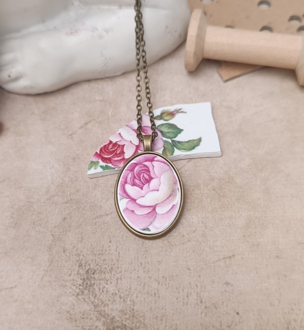 MINI-BROKEN – Collier pendentif en faïence ancienne recyclée – Création artisanale française