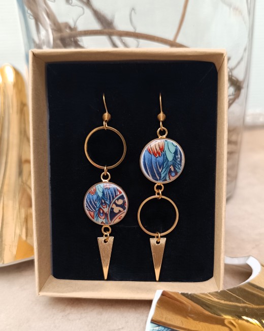 boucles-imari-ecrin2-cadeau Boucles d'oreilles IMARI présentées dans leur écrin prêt à offrir pour un anniversaire, les noces de porcelaine ou toute autre occasion.