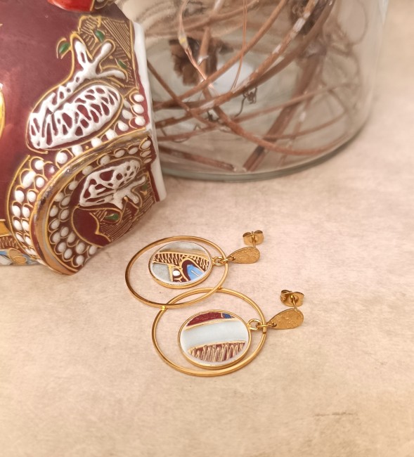 Boucles Satsuma, en porcelaine japonaise vintage et plaqué or 24 carats, bijou artisanal français élégant et léger.