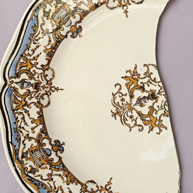 assiette cassée faïence ancienne