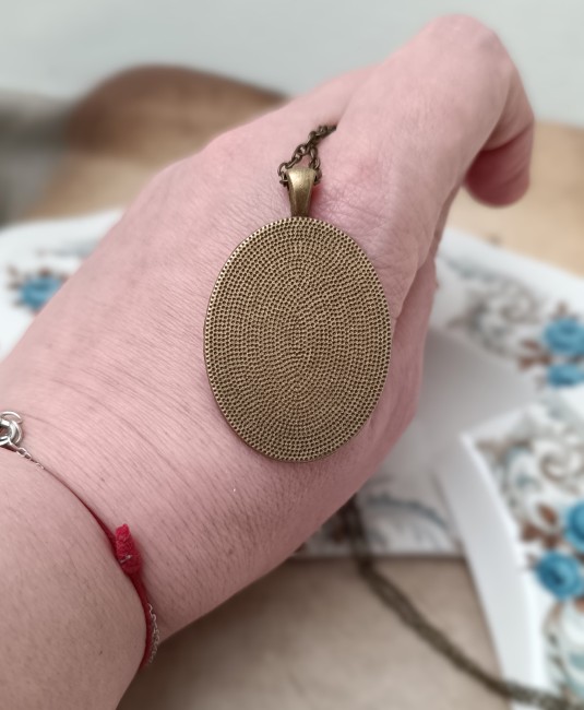 detail-dos-rose-bleue-faience-moulin-des-loups-idylle