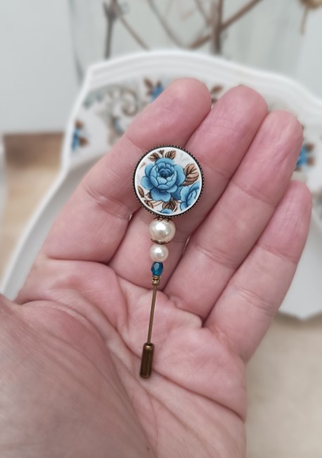 fibule-chapeau-bijou-upcycling-roses-bleues