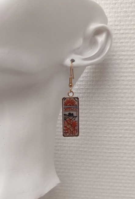 Boucles IMARI portées – Bijou upcyclé en porcelaine japonaise