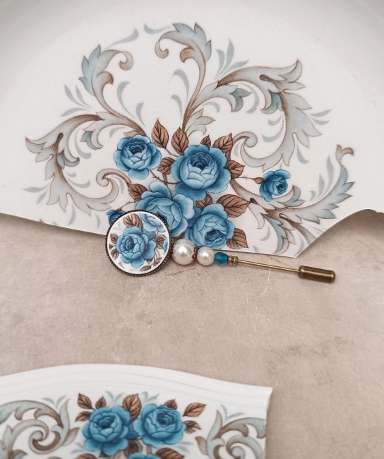 fibule-idylle-faience-ancienne-moulin-des-loups-roses-bleues