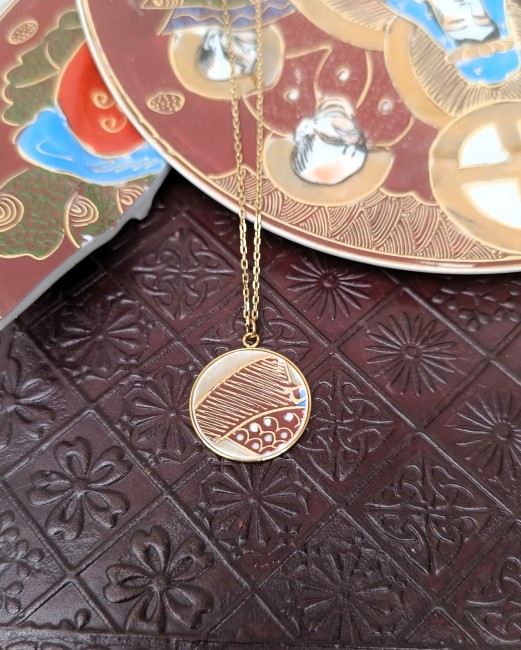 Création artisanale française : collier Satsuma en porcelaine japonaise vintage, poétique et durable, pièce unique.