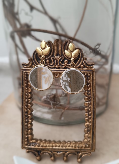 detail-motif-marquise-porcelaine-limoges-boucles-carnet-de-bal