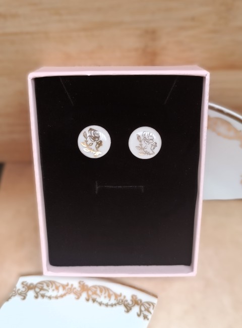 boutons-manchettes-porcelaine-familiale-ecrin-cadeau Parure personnalisée présentée dans son écrin prêt à offrir.
