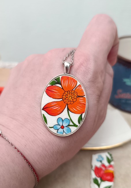 collier-samba-argente-main.jpg