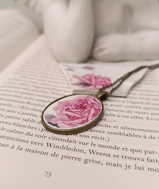 Pendentif Romantika ovale floral – Bijou femme fait main – Modèle unique - léger et délicat à porter