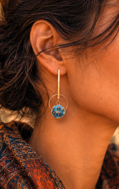 boucles-imari-plumes-paon-portees.jpg