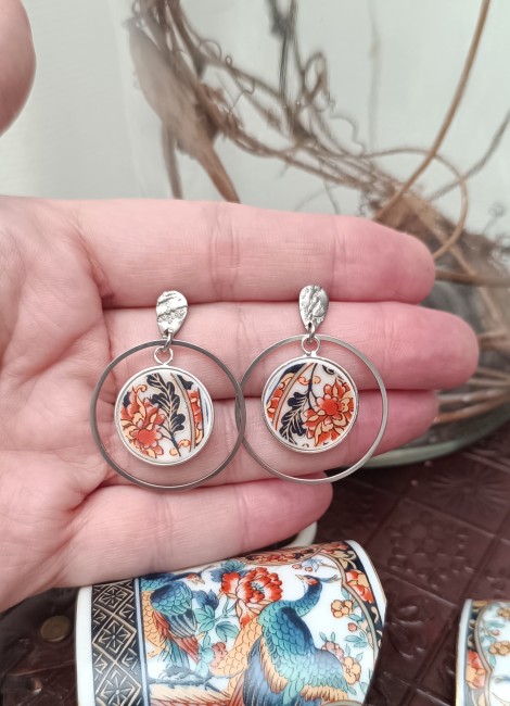 Boucles IMARI, détail du motif – Bijou unique en porcelaine japonaise de 1928