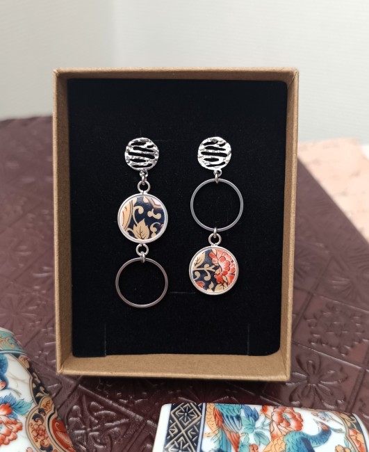 Boucles d'oreilles asymétriques en argent IMARI dans leur écrin – Cadeau poétique et durable
