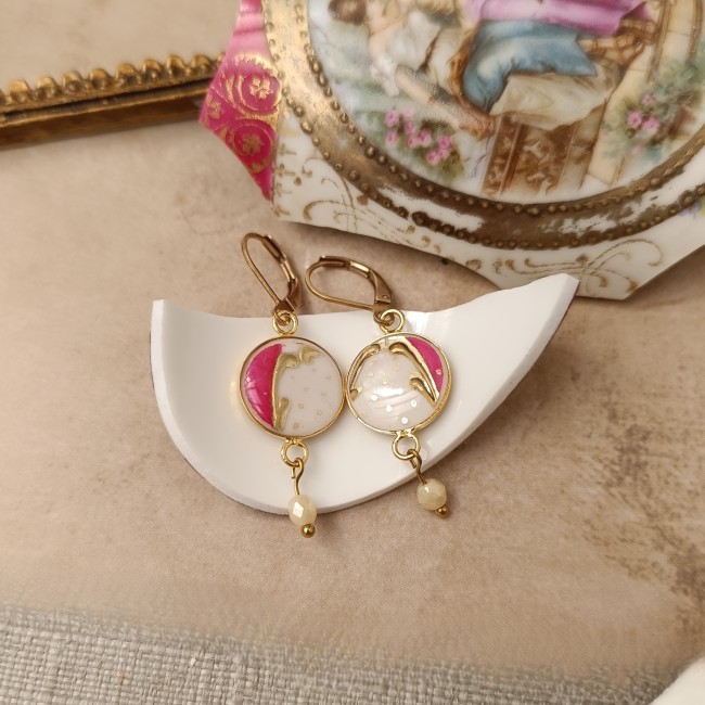 Boucles d’oreilles artisanales en porcelaine ancienne, faites main à Calais. Pièce unique, bijou éco-responsable