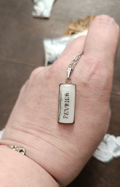 collier-relique-fevrier-detail-main