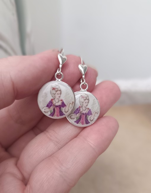 detail-motif-marquise-porcelaine-limoges-boucles-carnet-de-bal