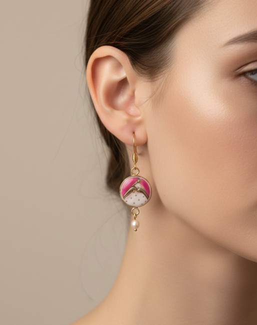 boucles-oreilles-romantika-porcelaine-detail Boucles d’oreilles artisanales portées en porcelaine ancienne, faites main à Calais. Pièce unique, bijou éco-responsable