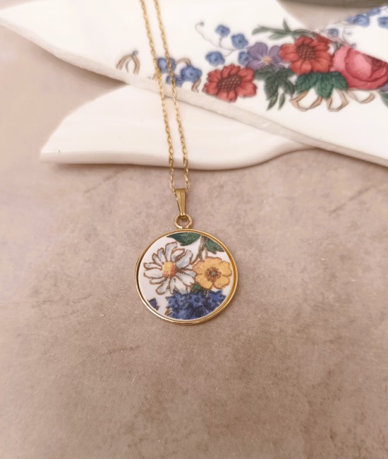 obernaicollier_pendentif_pose_fondbois