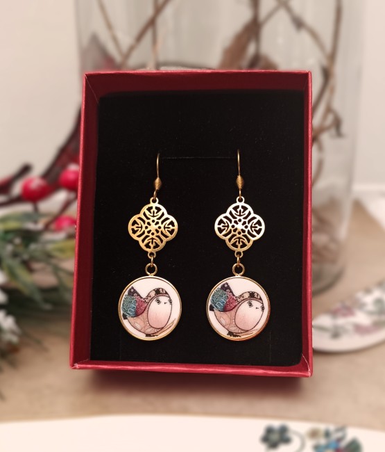 boucles-a-la-volette-porcelaine-transformee-ecrin-motis-oiseaux