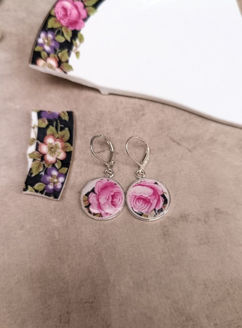 boucles-dormeuses-sur-fond-clair-porcelaine