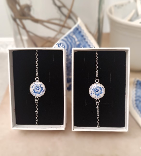 bracelet-personnalise-ecrin-cadeau Bracelets en porcelaine ancienne héritage familial, plaqué argent 14 mm, finition brillante, bijou artisanal unique pour mariage, mère-fille ou cadeau symbolique.