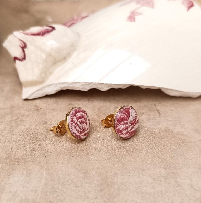 boucles-terre-de-fer-main-details-motif boucles-terre-de-fer-main-details-motif.jpg