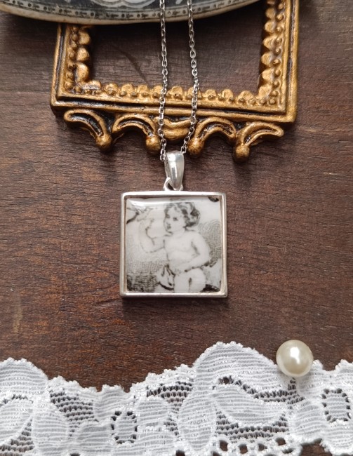 collier-relique-angelot-oiseau-carre-20mm-argent