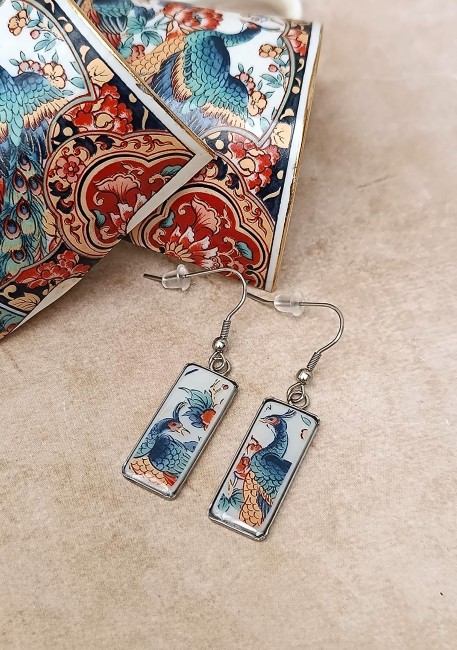 Boucles d’oreilles IRAMI en porcelaine japonaise de 1928, fragments d’une sous-tasse ancienne, bijou unique façonné à la main à Calais.