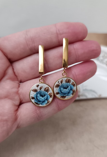 idylle-boucles-oreilles-plaqué-or-18mm-main-detail