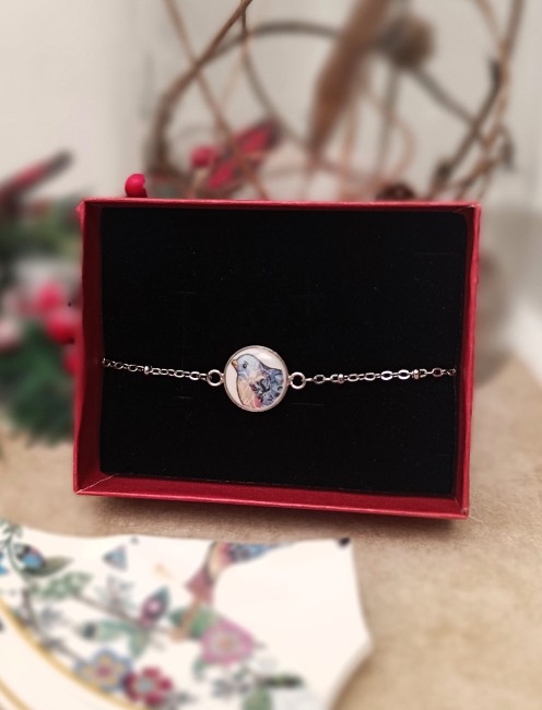 Bracelet À la Volette présenté dans son écrin, prêt à offrir, bijou unique en porcelaine transformée.