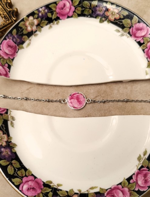Bijou artisanal en porcelaine ancienne, plaqué or 24 carats. Bracelet fait main, upcyclé, idéal cadeau chargé de sens.