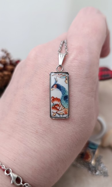 Collier au pendentif rectangualaire IMARI – Bijou unique en porcelaine japonaise de 1928