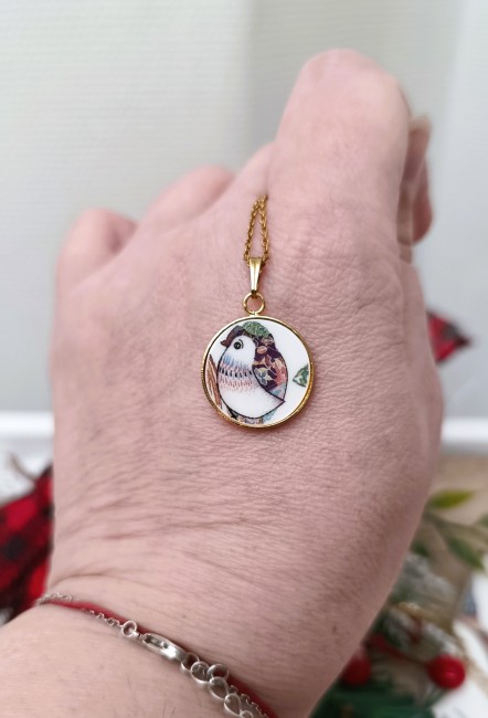 zoom-fragment-porcelaine-ancienne-bijou-upcycle-broken-art