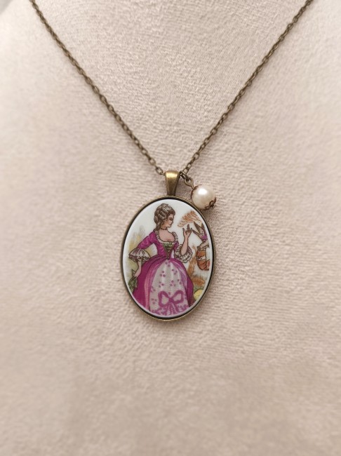 bijou-porcelaine-limoges-upcycling-scene-romantique-marquise