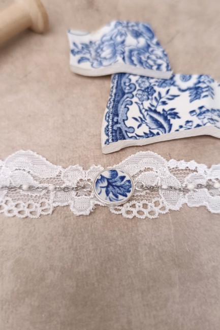 bracelet bleu vintage Bracelet Bleu Vintage présenté dans une boîte cadeau en kraft recyclé, prêt à offrir