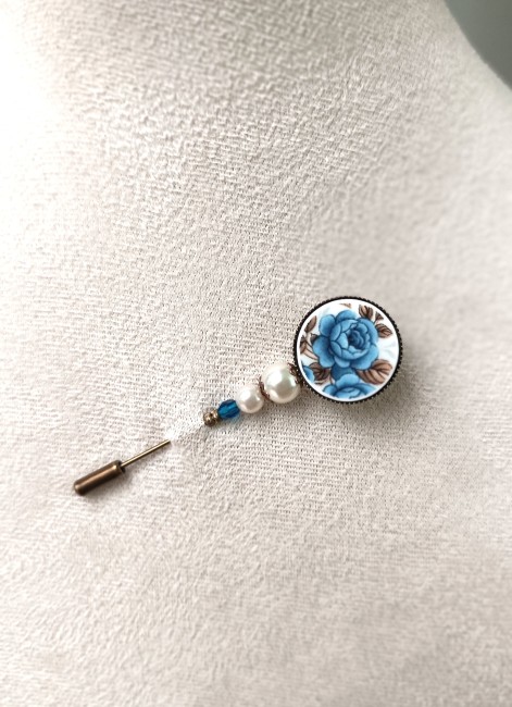 fibule-romantique-roses-bleues-perles-nacrees