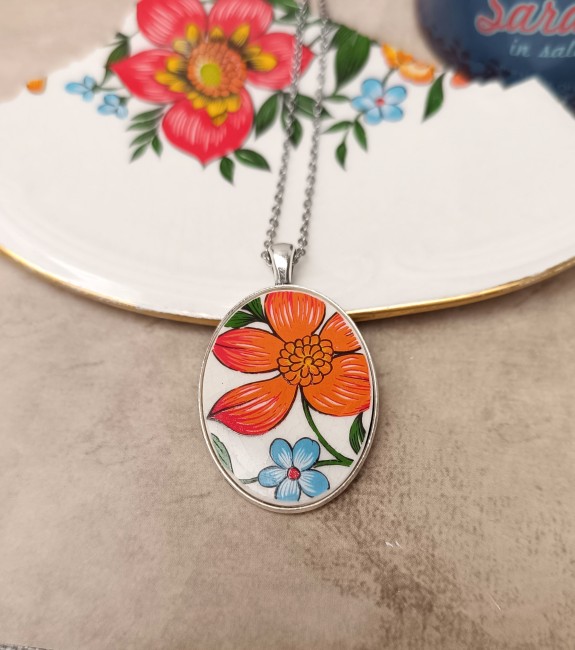 Collier Samba argenté en faïence ancienne de Gien recyclée aux couleurs Flower Power.