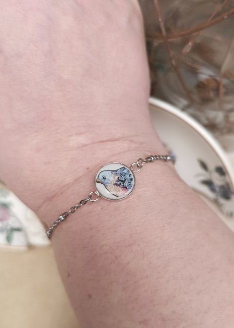 Profil du bracelet À la Volette, support rond 14 mm en plaqué argent, pièce unique artisanale.