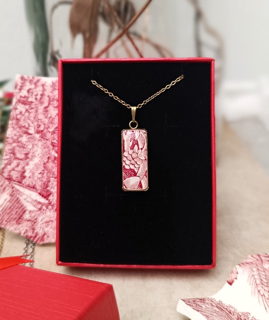 trois-colliers-assiette-familiale-porcelaine-anglaise