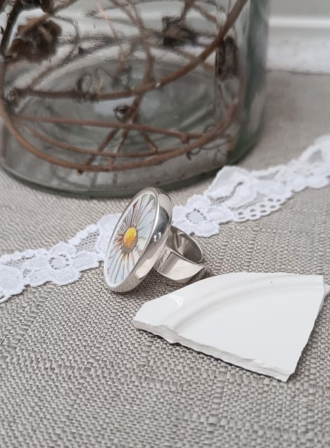 Bague-réglable-vaisselle-recyclée-artisanale-ovale-faience-recyclée