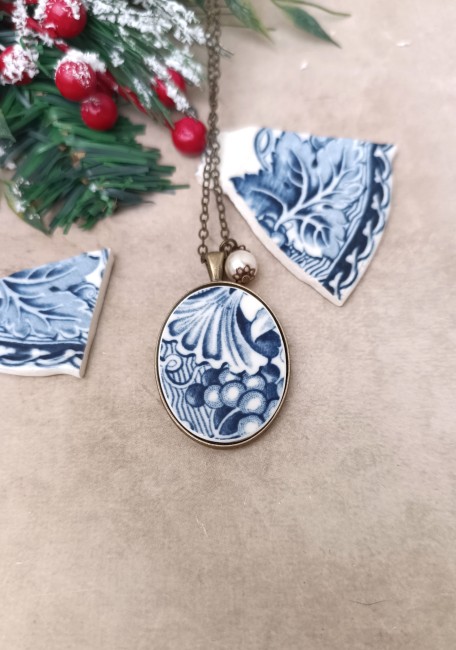 sautoir bleu vintage en faïence ancienne