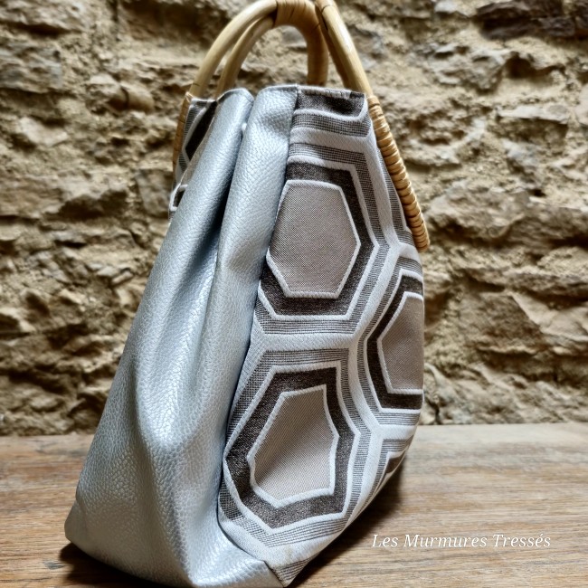 sac-a-main-boheme-argente-hexagonal-gris-beige-profil.jpg
