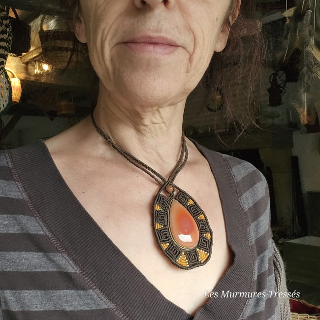 collier-micro-macrame-cornaline-azteque-porte-les-murmures-tresses.jpg