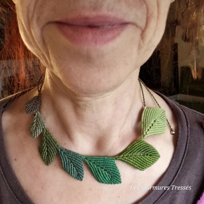 murmure-feuillu-vert-mousse-porte.jpg