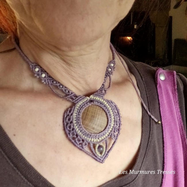 collier-bois-d-amethyste-porte.jpg