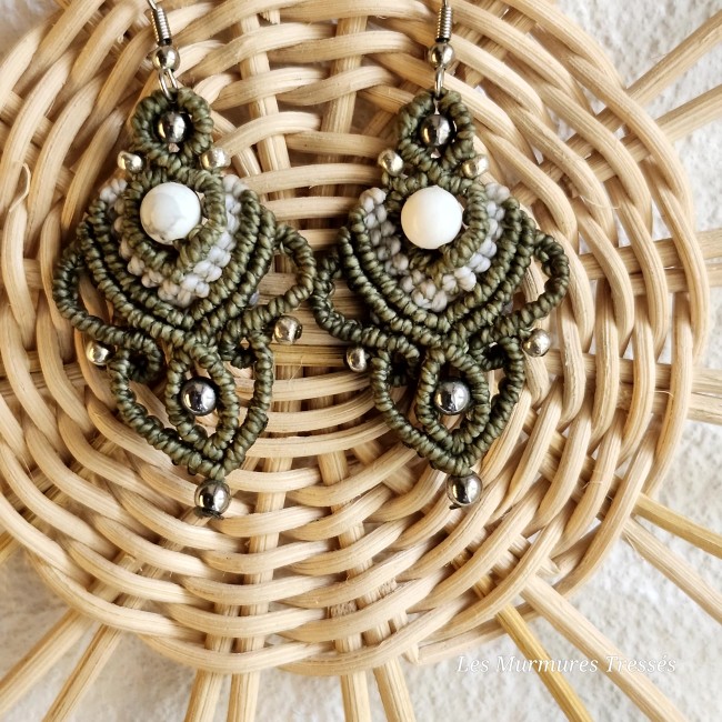 boucle_micro_macrame_harmonie_naturelle_vert_kaki_howlite_1.jpg