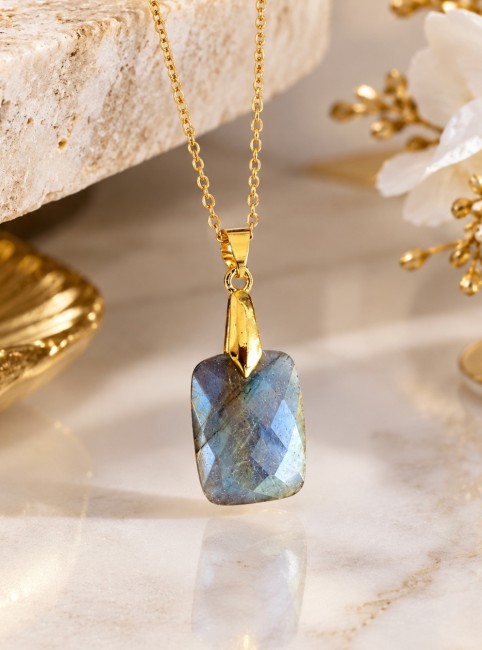 Labradorite facété