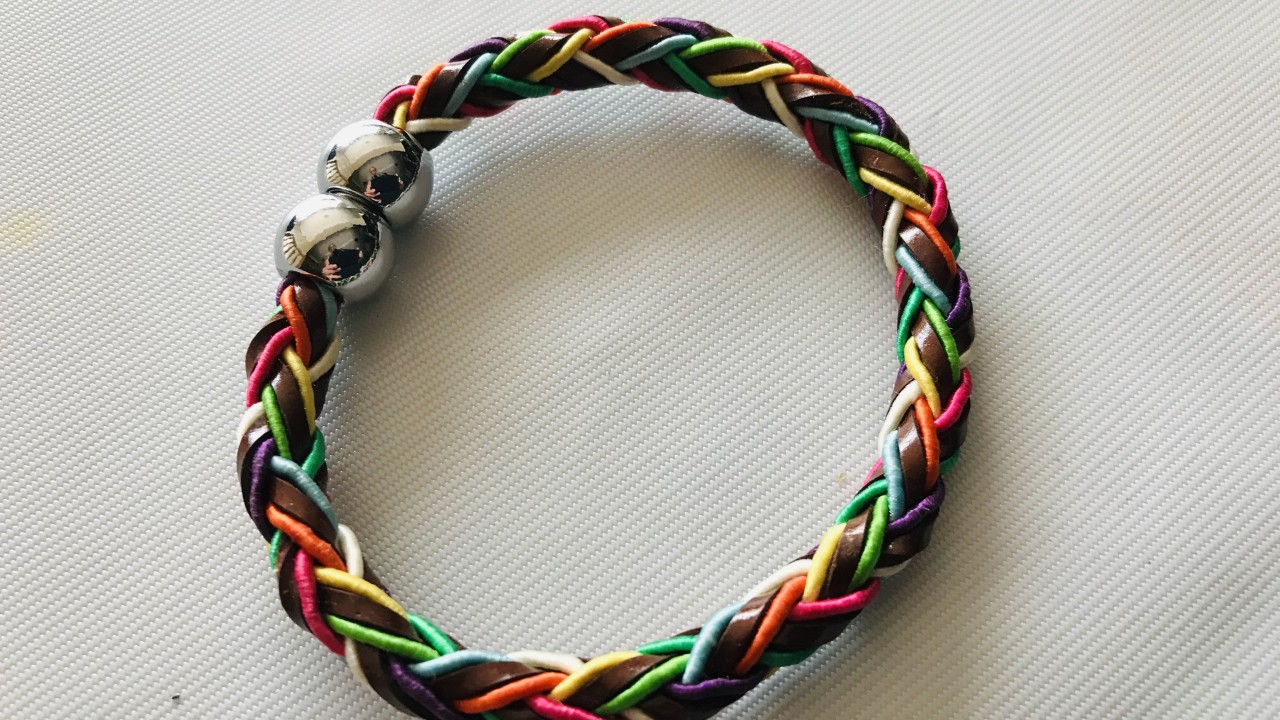 Bracelets élégants FFG Créations en acier inoxydable, pierres naturelles et modèles tressés.