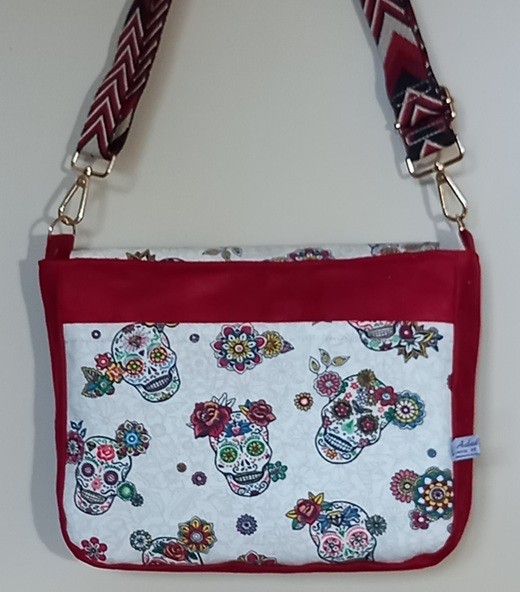 Sac bandoulière 250290 suédine rge têtes de mort.3