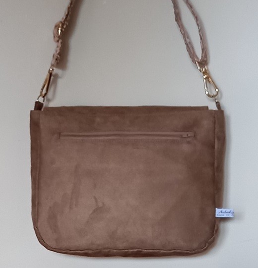 Sac bandoulière 260234 suédine beige, cheval et femme.3