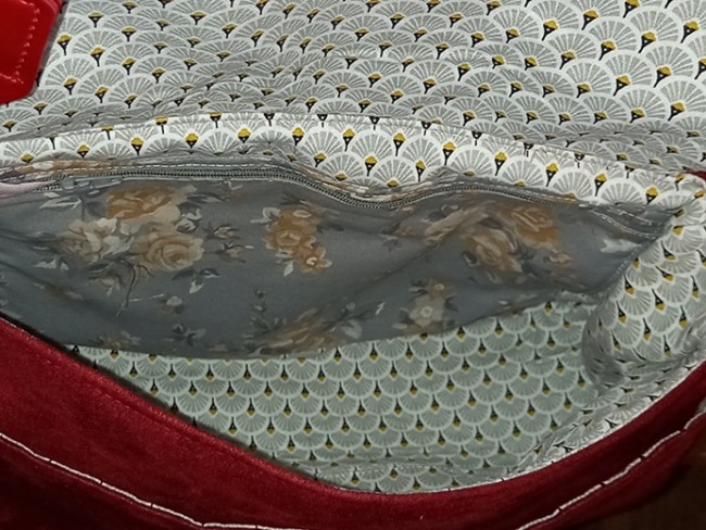 Besace 250019 suédine bordeaux tissu rge bleu doré.5